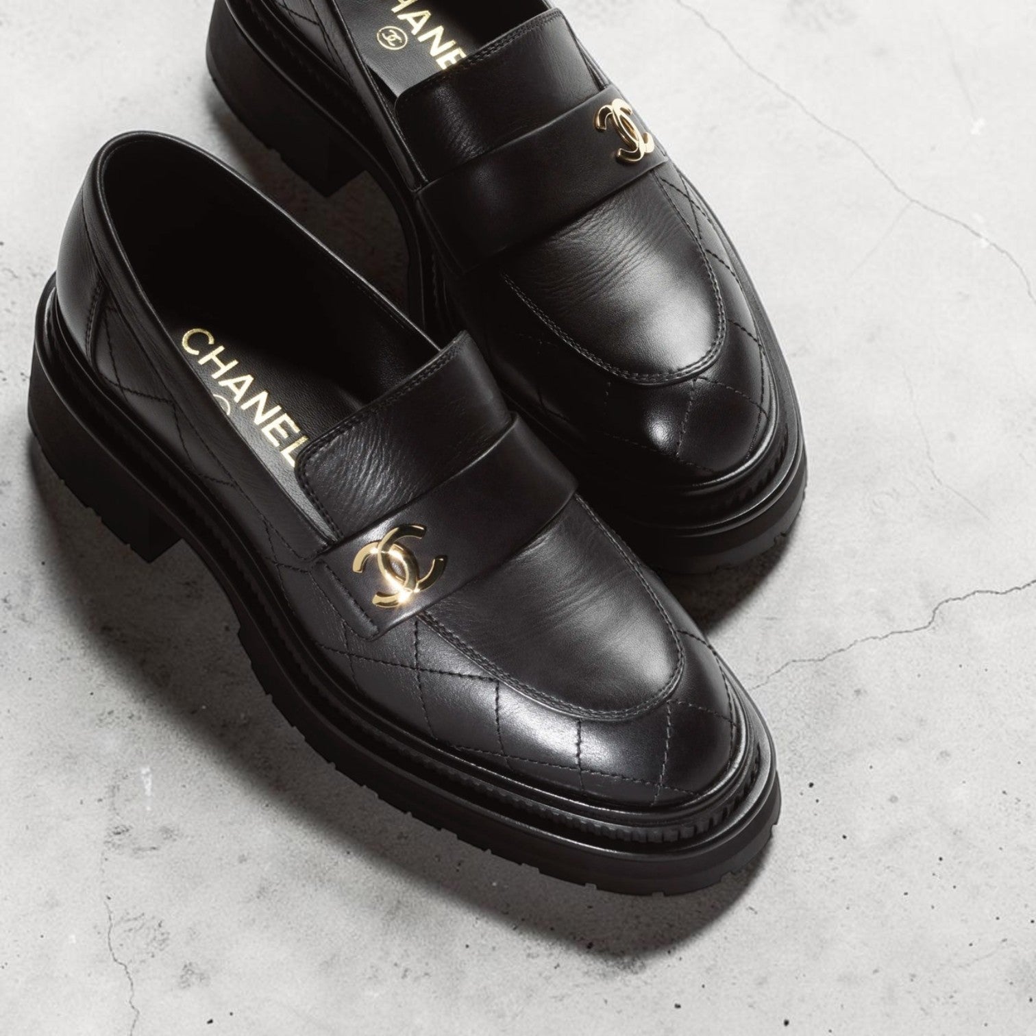 Chanel Interlocking CC Loafer Size: 38.5