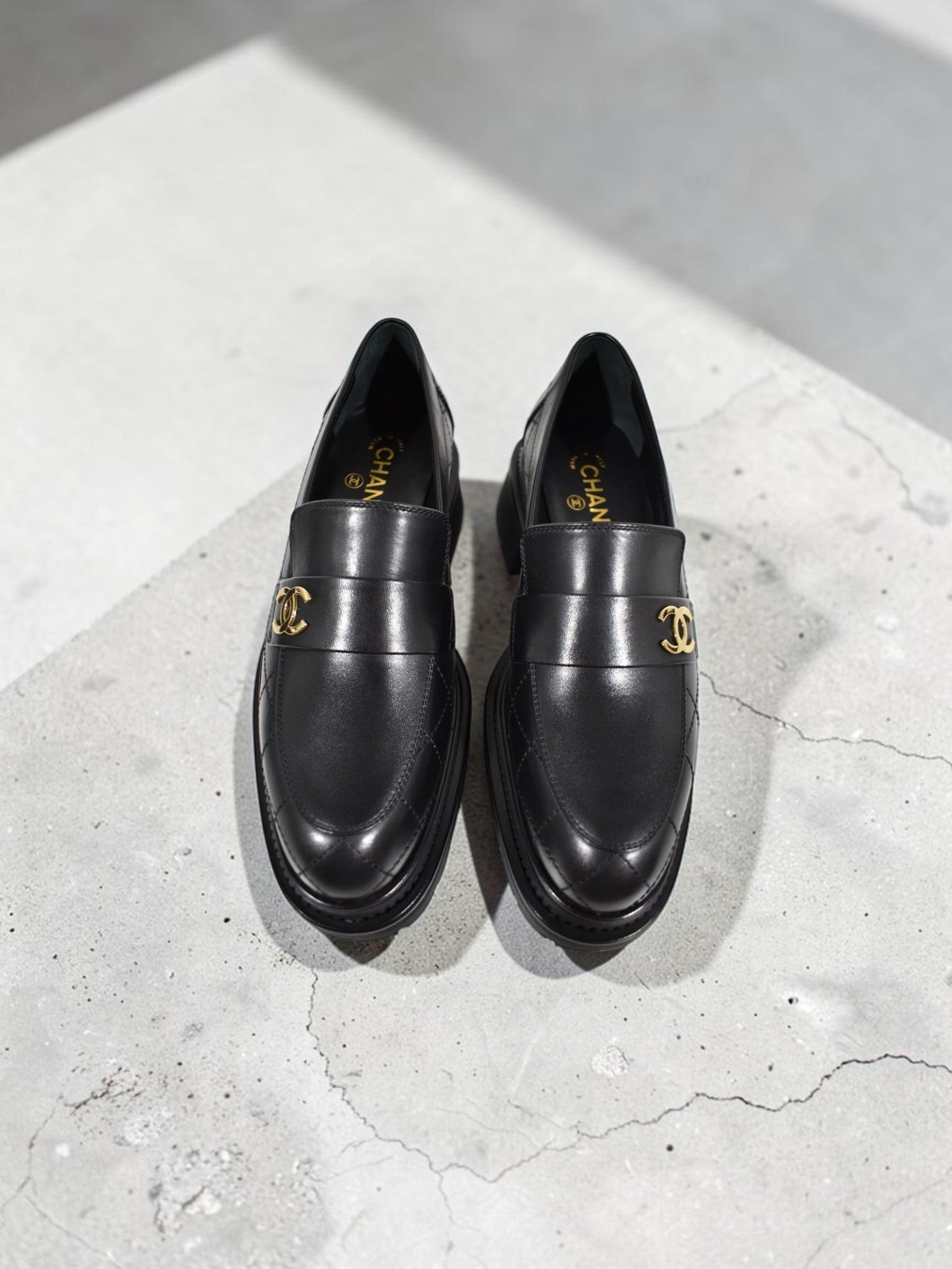 Chanel Interlocking CC Loafer Size: 38.5