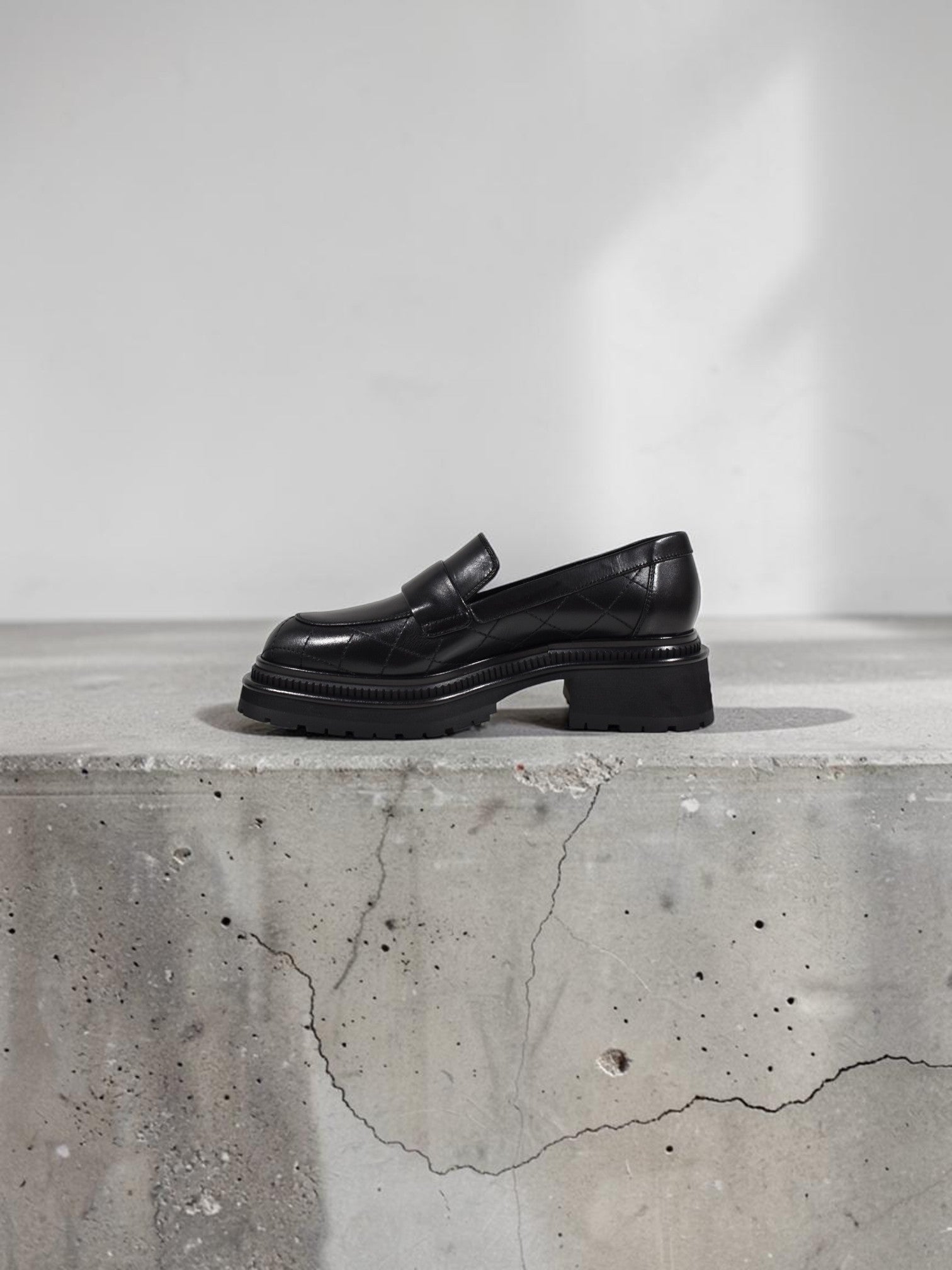 Chanel Interlocking CC Loafer Size: 38.5