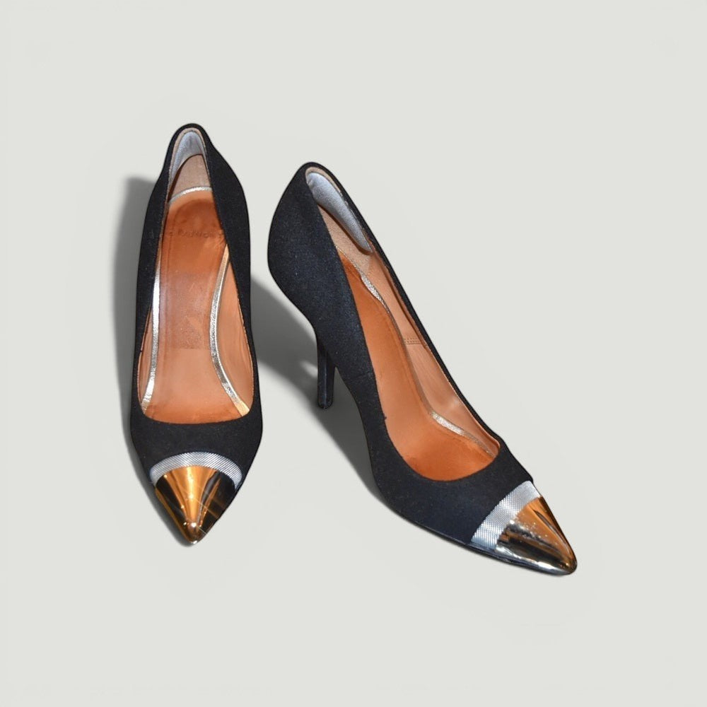 GIVENCHY Black Gold Cap Pointed Pumps Size 36.5